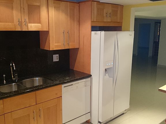 5th image of 9735 NW 52nd St APT 402