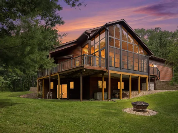 E9340 E Bay Ln, Wisconsin Dells, WI 53965
