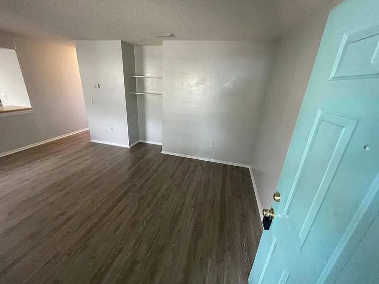 6721 Congress St — Photo 4