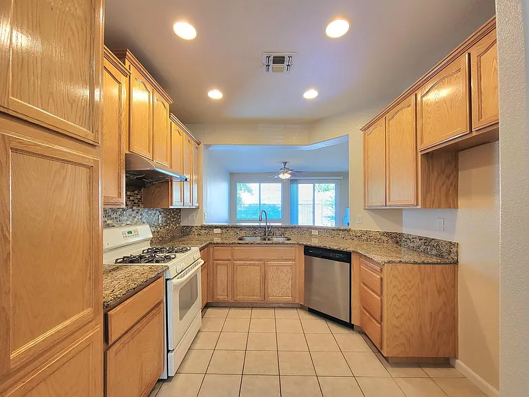 432 Lone Spur Dr — Photo 4