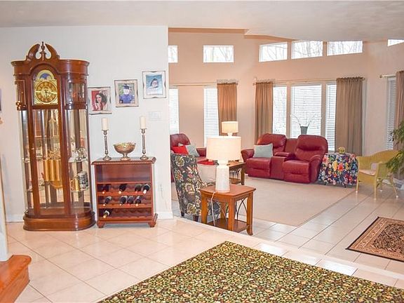3rd image of 1322 Maywood Ln