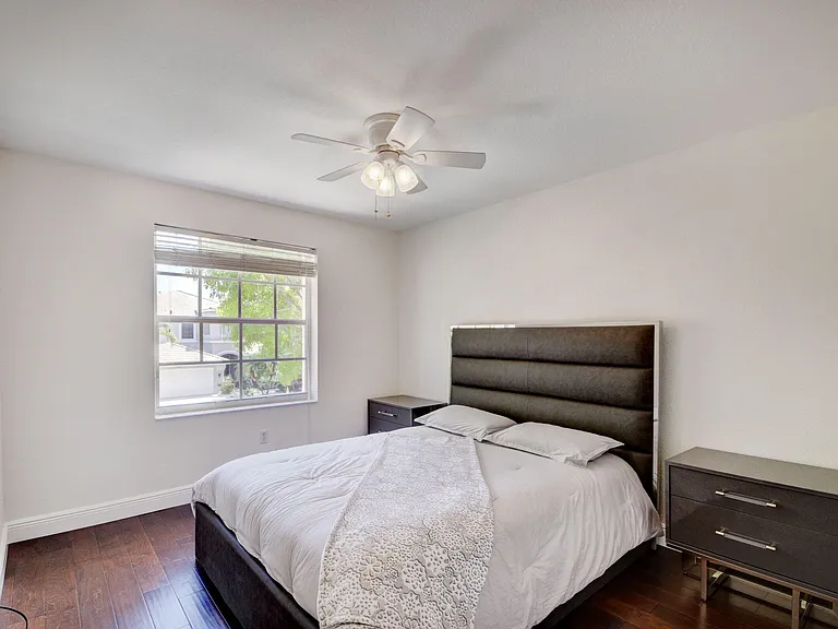 2418 Westmont Dr — Photo 30