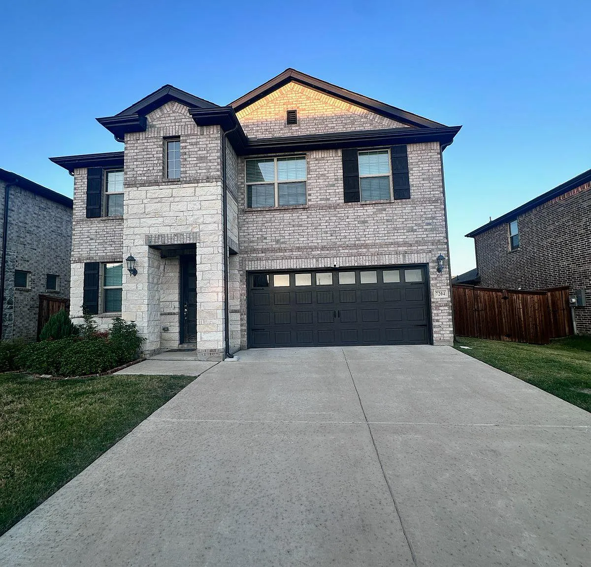 4 bed, 2415 sqft, $2,950 — Photo 1