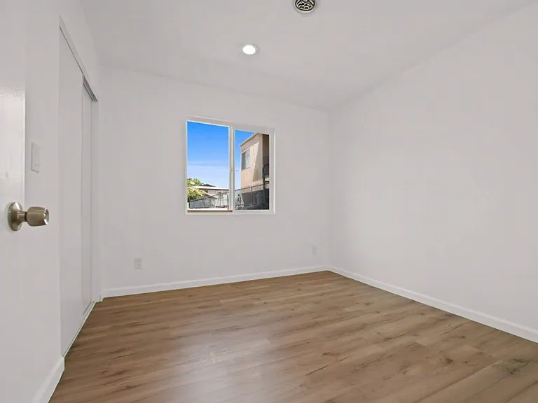 647 W 92nd St #1/2 — Photo 11