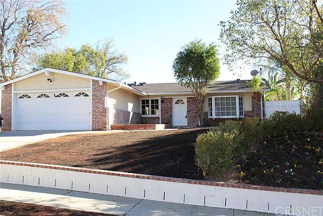 1st image of 23418 Balmoral Ln