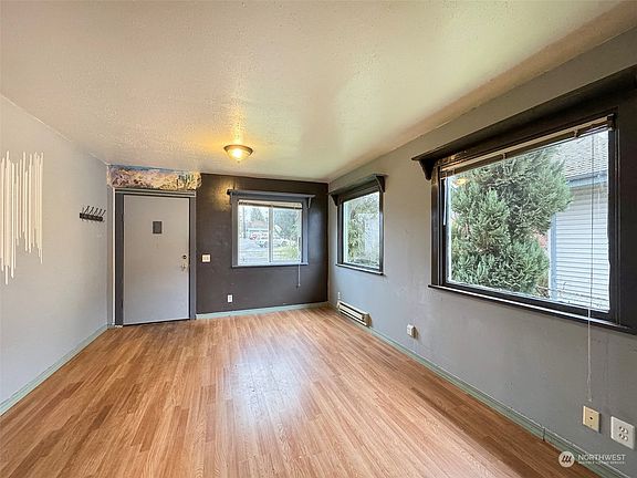 5th image of 715 E Fifth Street