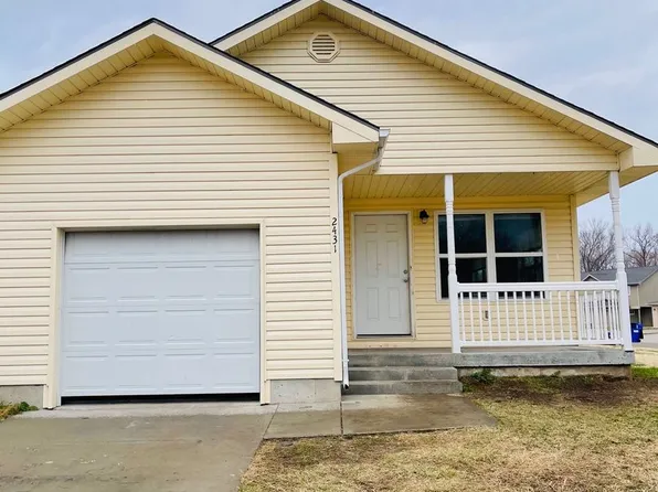 2431 Deerfield Blvd, Junction City, KS 66441