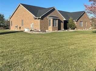 12511 Pocahontas Rd, Highland, IL 62249