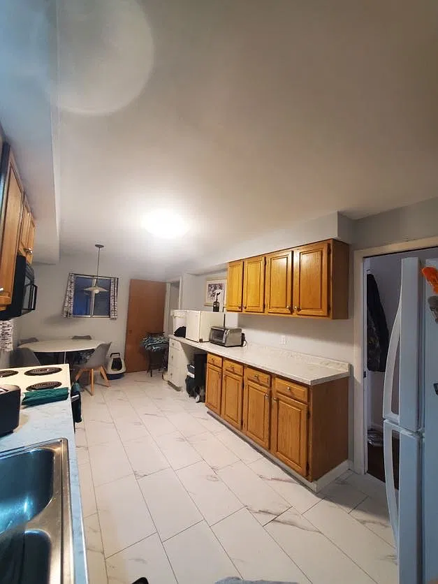 3 bed, 990 sqft, $1,550 — Photo 2