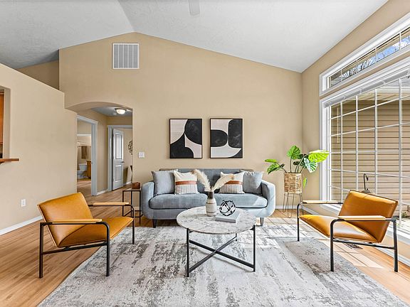 5th image of 3923 Chatham Ct