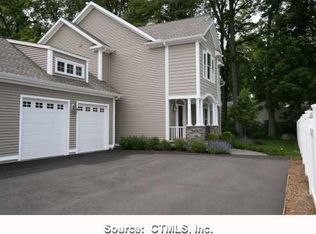 60 Oakwood Dr #60, Fairfield, CT 06824
