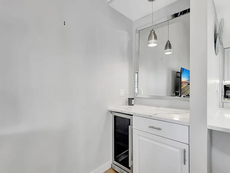 264 NE Edgewater Dr — Photo 15