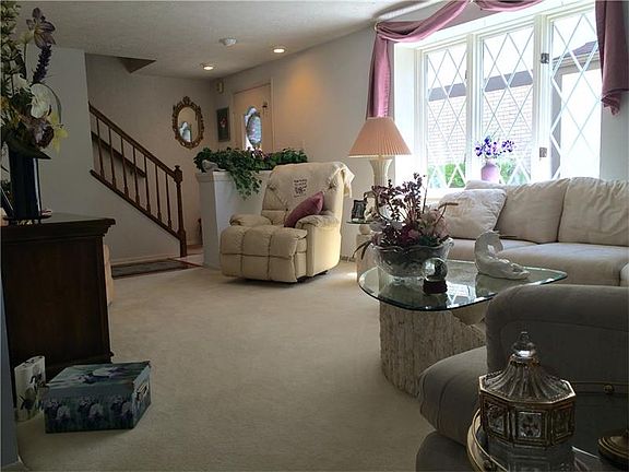 3rd image of 47 Oxford Ct