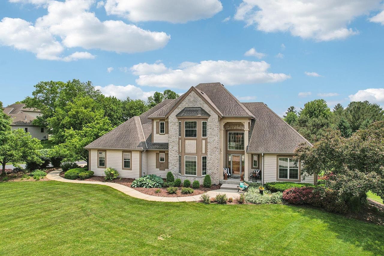 S78W22655 Sunset Glen DRIVE, Big Bend, WI 53103 | Zillow