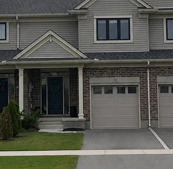 226 Renaissance Dr — Photo 2