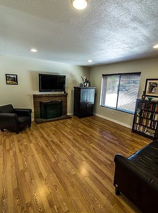 2nd image of 3536 Autumn Ave