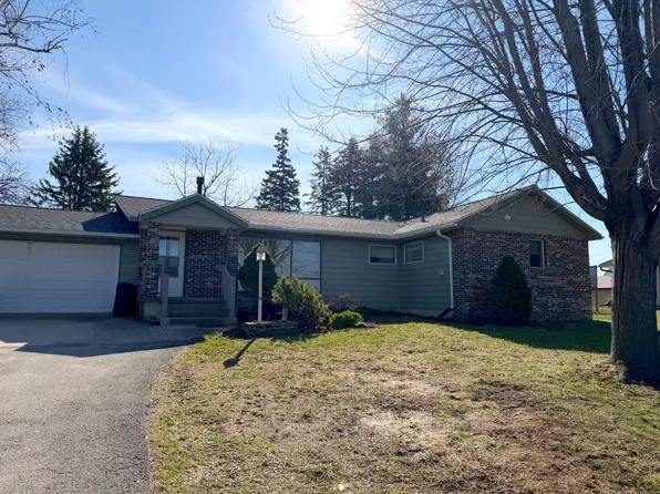 1106 Locust Rd, Decorah, IA 52101