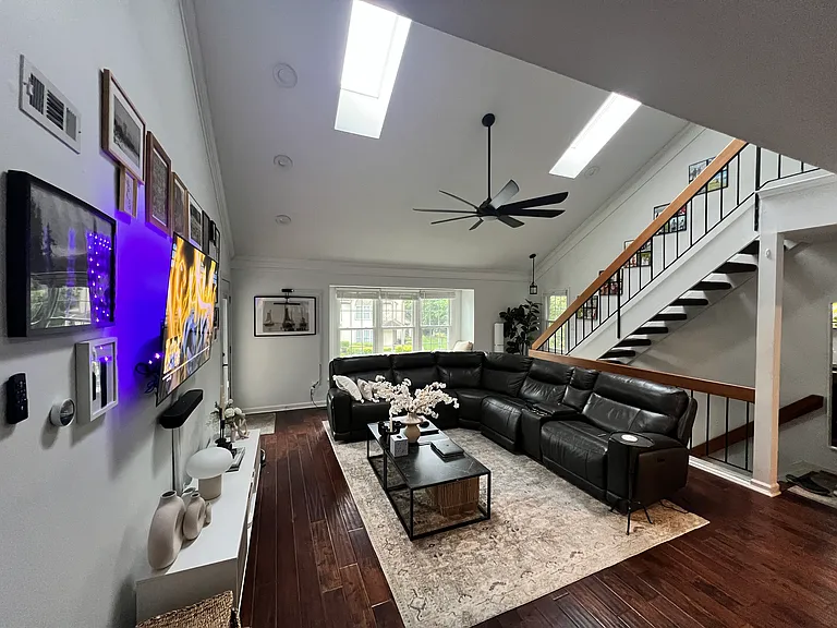 105 Commons At Kingswood Dr — Photo 3