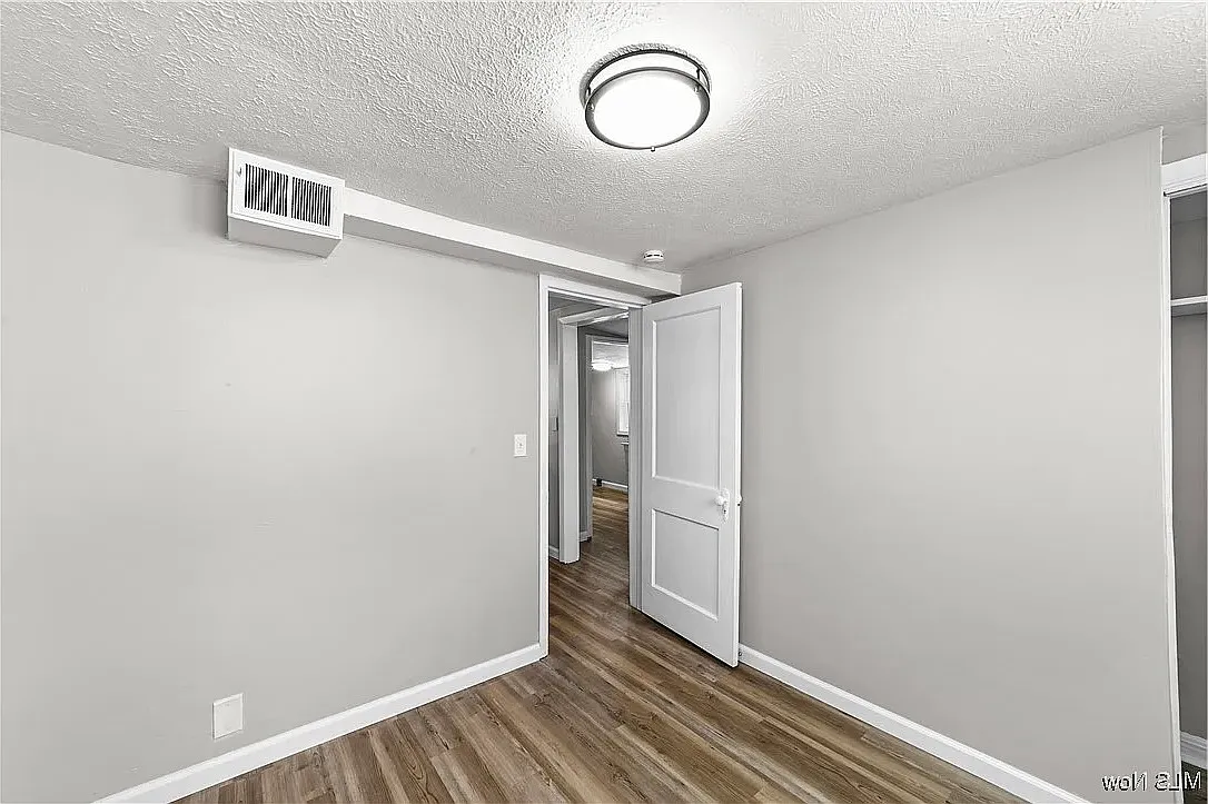 3 bed, 888 sqft, $1,070 — Photo 4