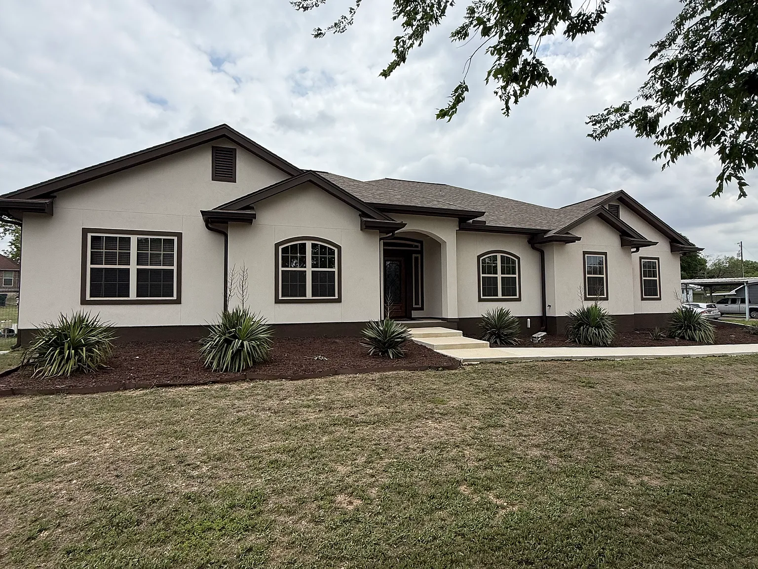 3 bed, 2.5 bath, 2475 sqft, $2,500 — Photo 2