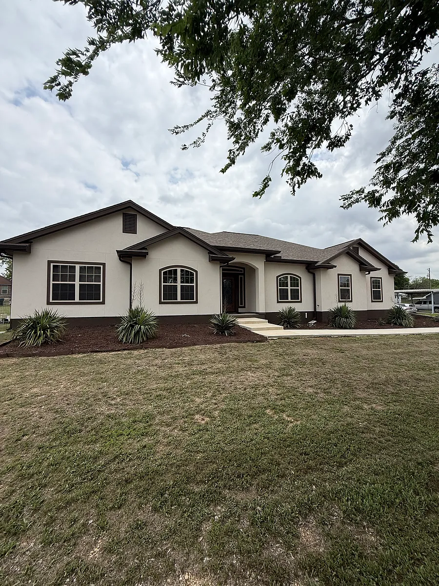 Building Photo - 815 S State Highway 46