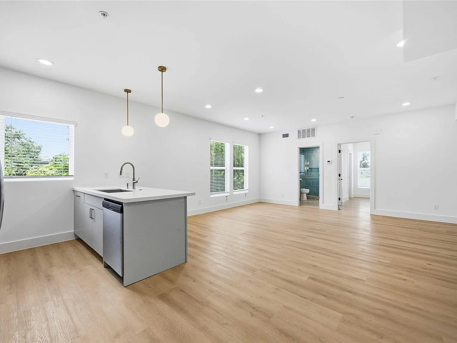 1 bed, 1.0 bath, 900 sqft, $1,350 — Photo 3