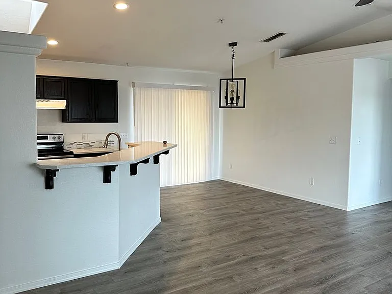 1514 Pebble Dr — Photo 6