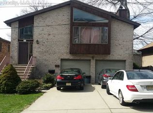 211 9th St, Palisades Park, NJ 07650