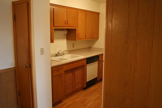 2 bed, 975 sqft, $950 — Photo 2