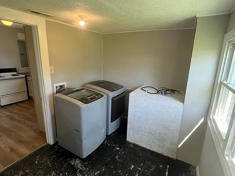 806 E Laurel St — Photo 13