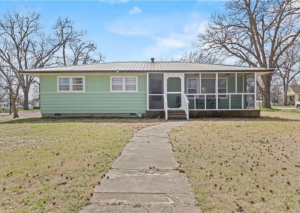 1st image of 628 Maple St