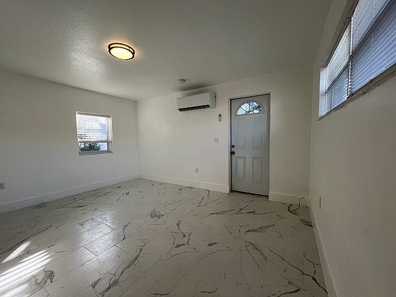 4th image of 219 Danube Ave APT C