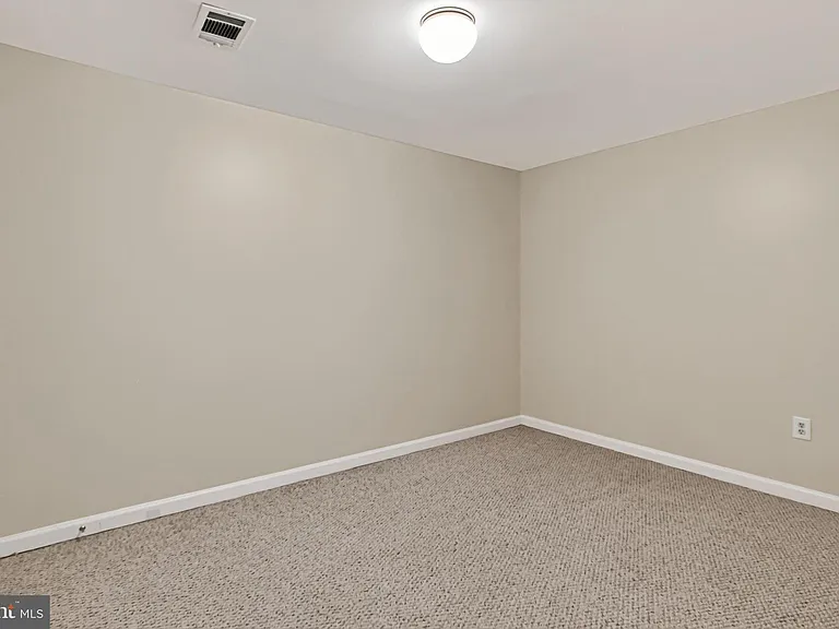 5719 Oakshore Ct — Photo 38
