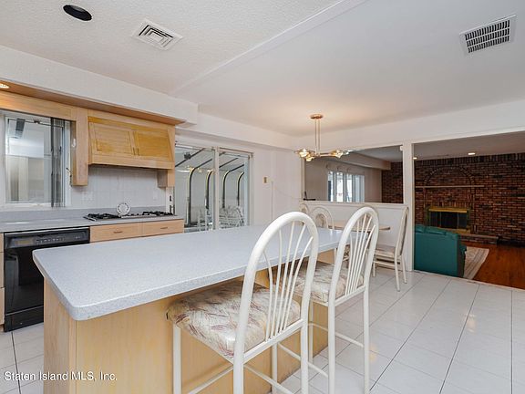 5th image of 88 Lincoln St