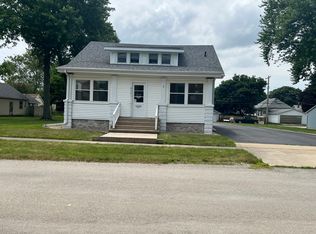810 W Adams St, Clinton, IL 61727