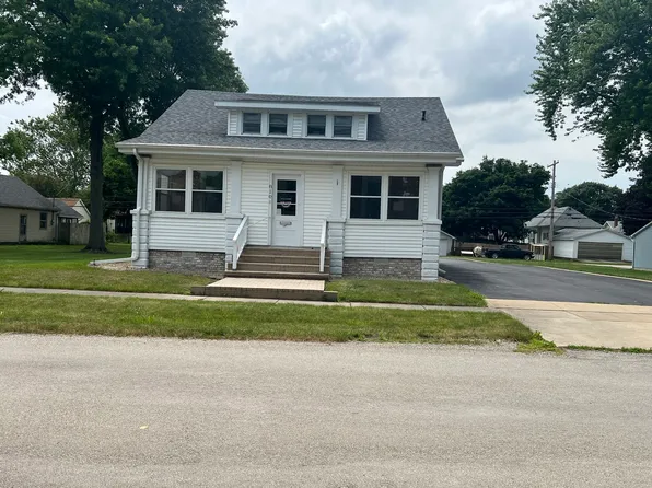 810 W Adams St, Clinton, IL 61727