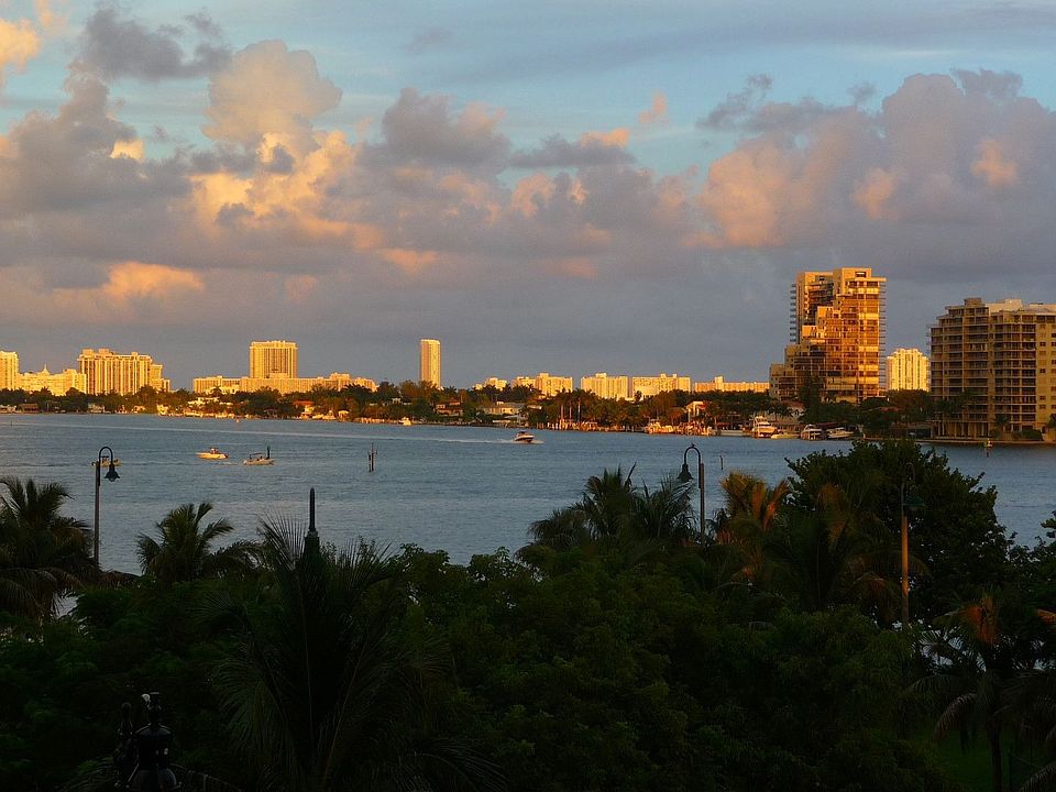 1st image of 1800 N Bayshore Dr APT 401