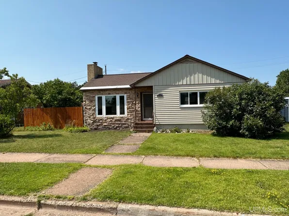 1221 Wenonah St, Negaunee, MI 49866