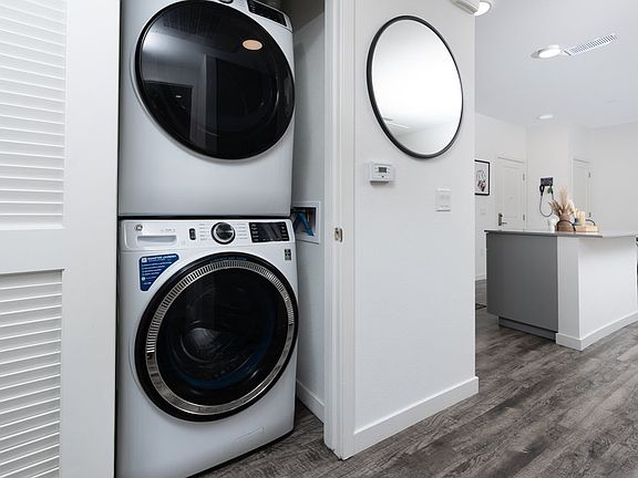 5th image of 500 Douglas St #18-204