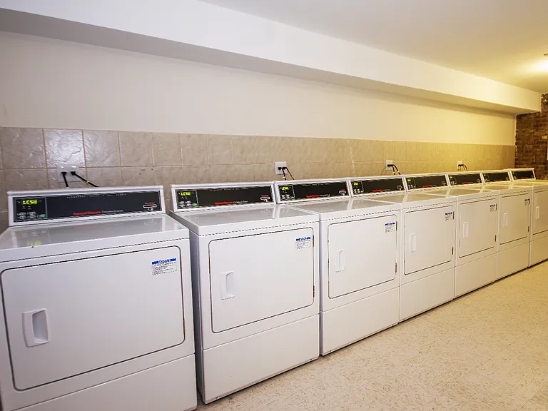 1024 Gates Ave #1H — Photo 19