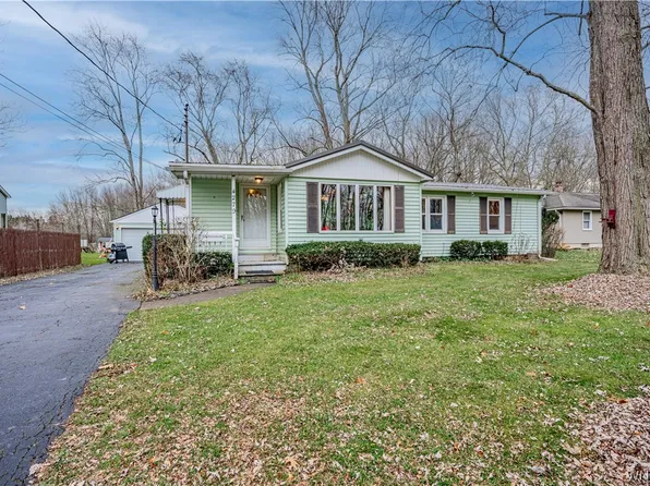 4279 Purdy Rd, Lockport, NY 14094