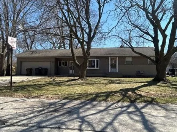 3704 S 56th St, Greenfield, WI 53220