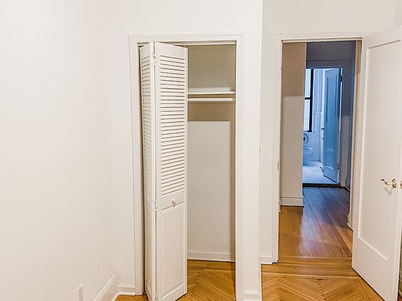 4th image of 225 W 71st St APT 21