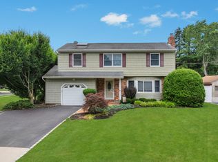 120 Mills Pond Rd, Saint James, NY 11780