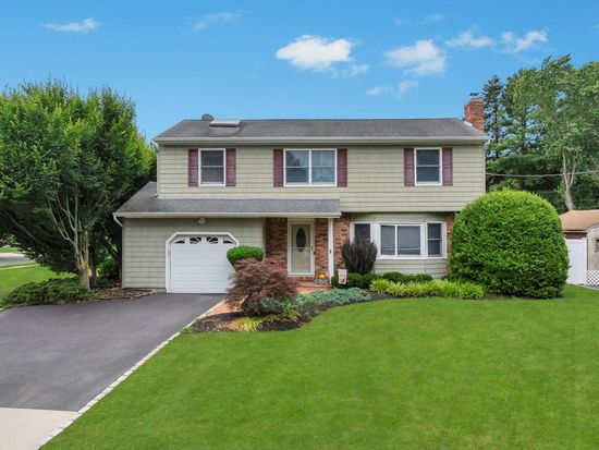 120 Mills Pond Road, Saint James, NY 11780