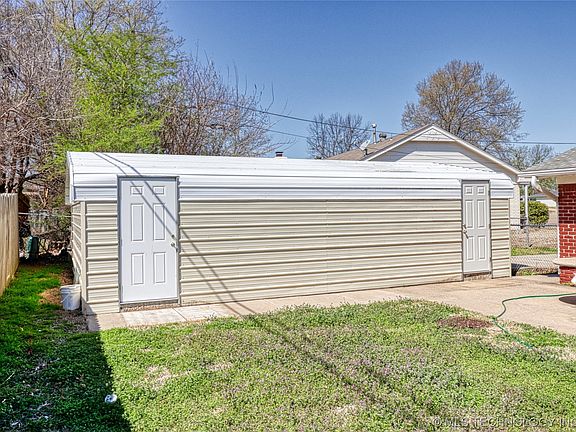 2nd image of 610 McArthur Ln