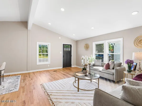 35 Deer Way, Manalapan, NJ 07726