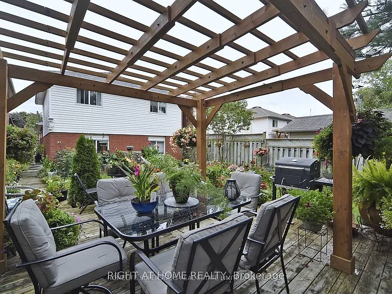 1434 Largo Cres — Photo 35