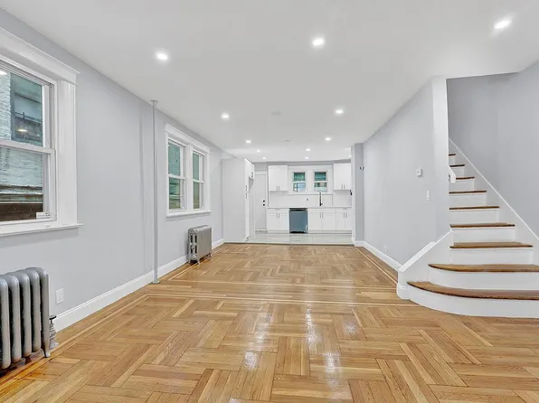 651 E 228th St, Bronx, NY 10466