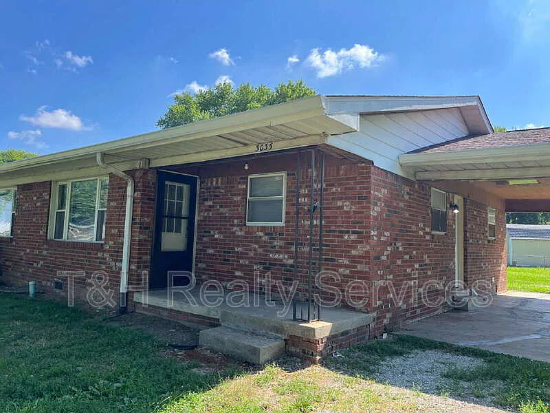 2 bed, 1.0 bath, 880 sqft, $1,275 — Photo 2